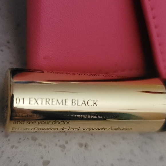 Estee Lauder Mascara,extremely black. - Picture 4 of 9